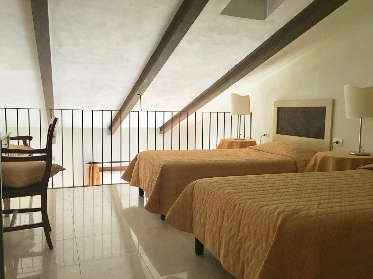 La Cipriana Villa กัสตาลเญโต การ์ดุชชี ภายนอก รูปภาพ